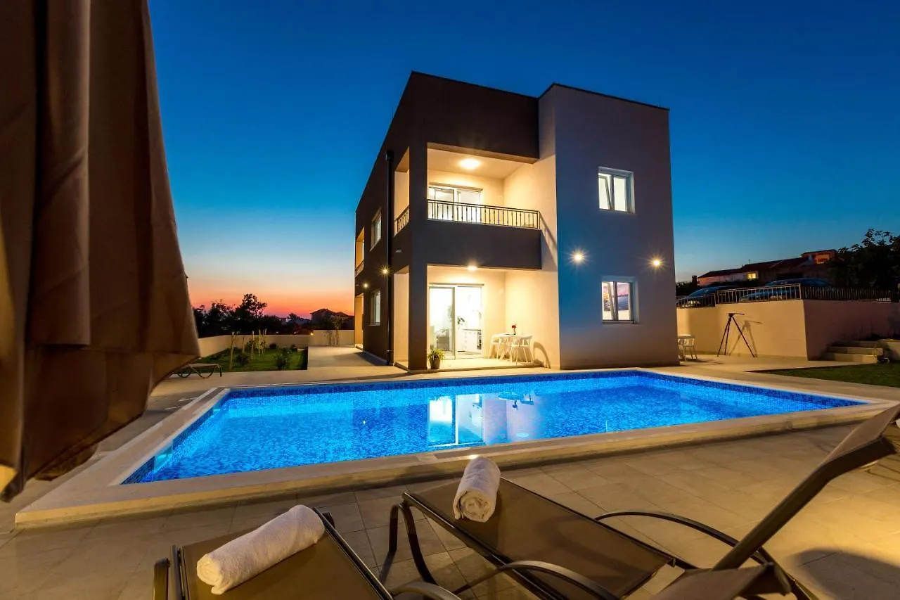 Apartment Zrno Soli Rtina