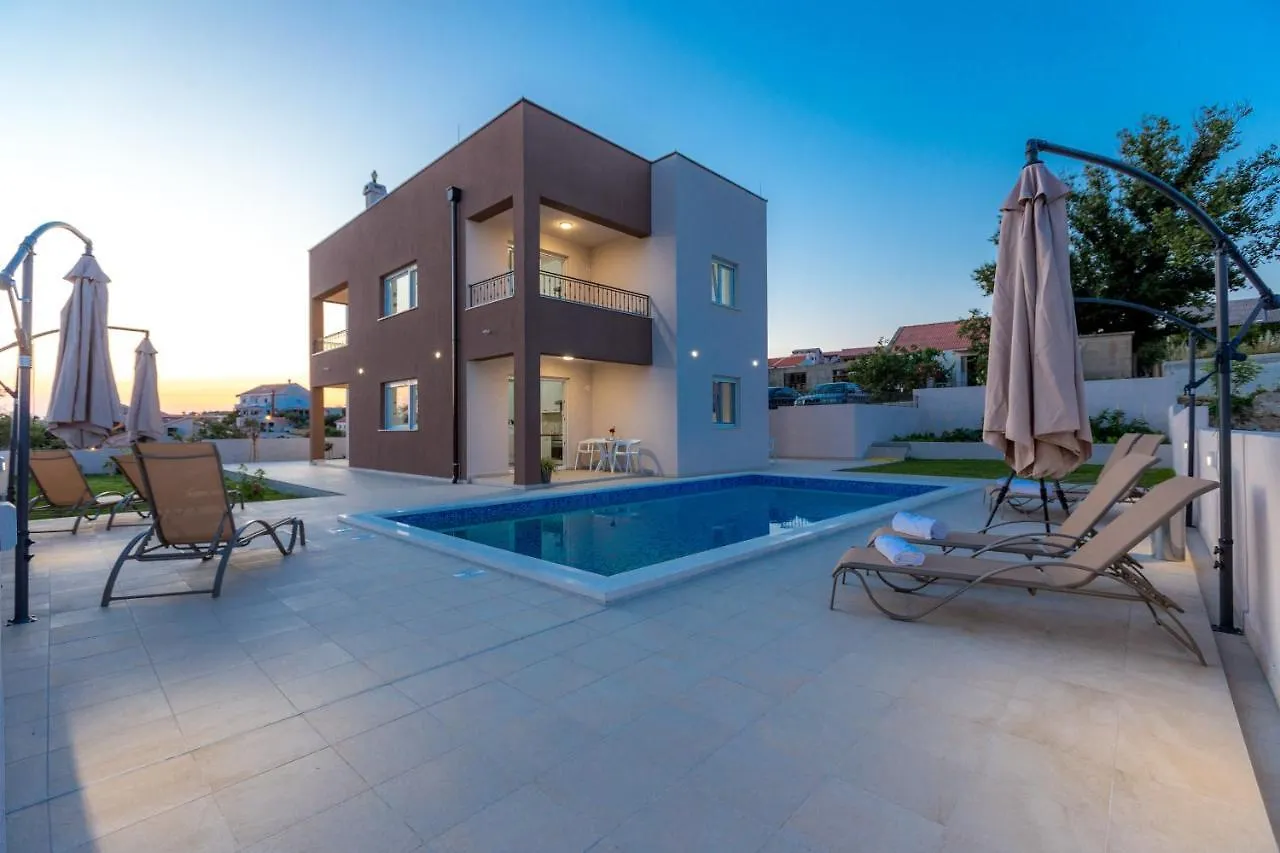 Apartment Zrno Soli Rtina