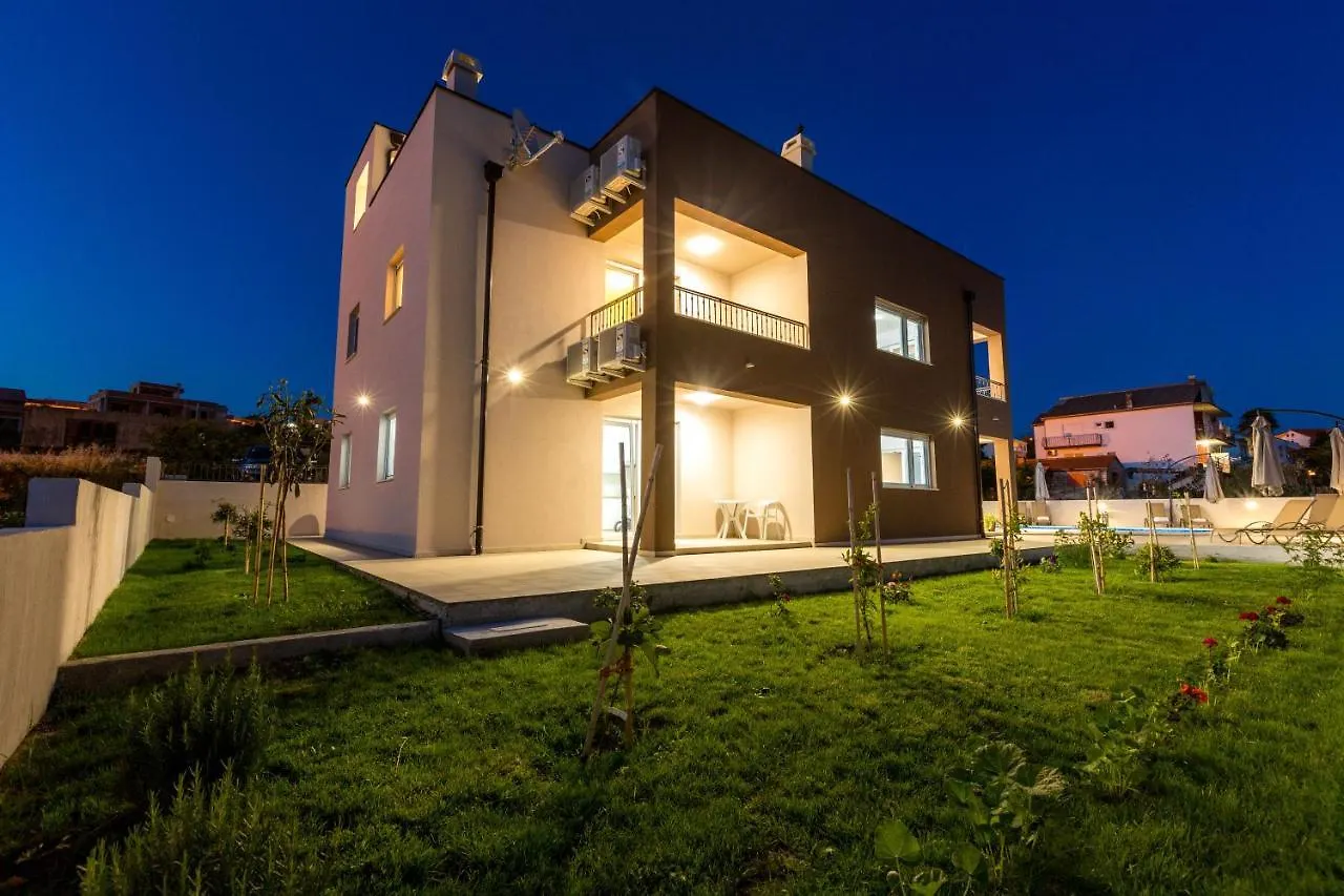 Zrno Soli Rtina 0*,  Croatia